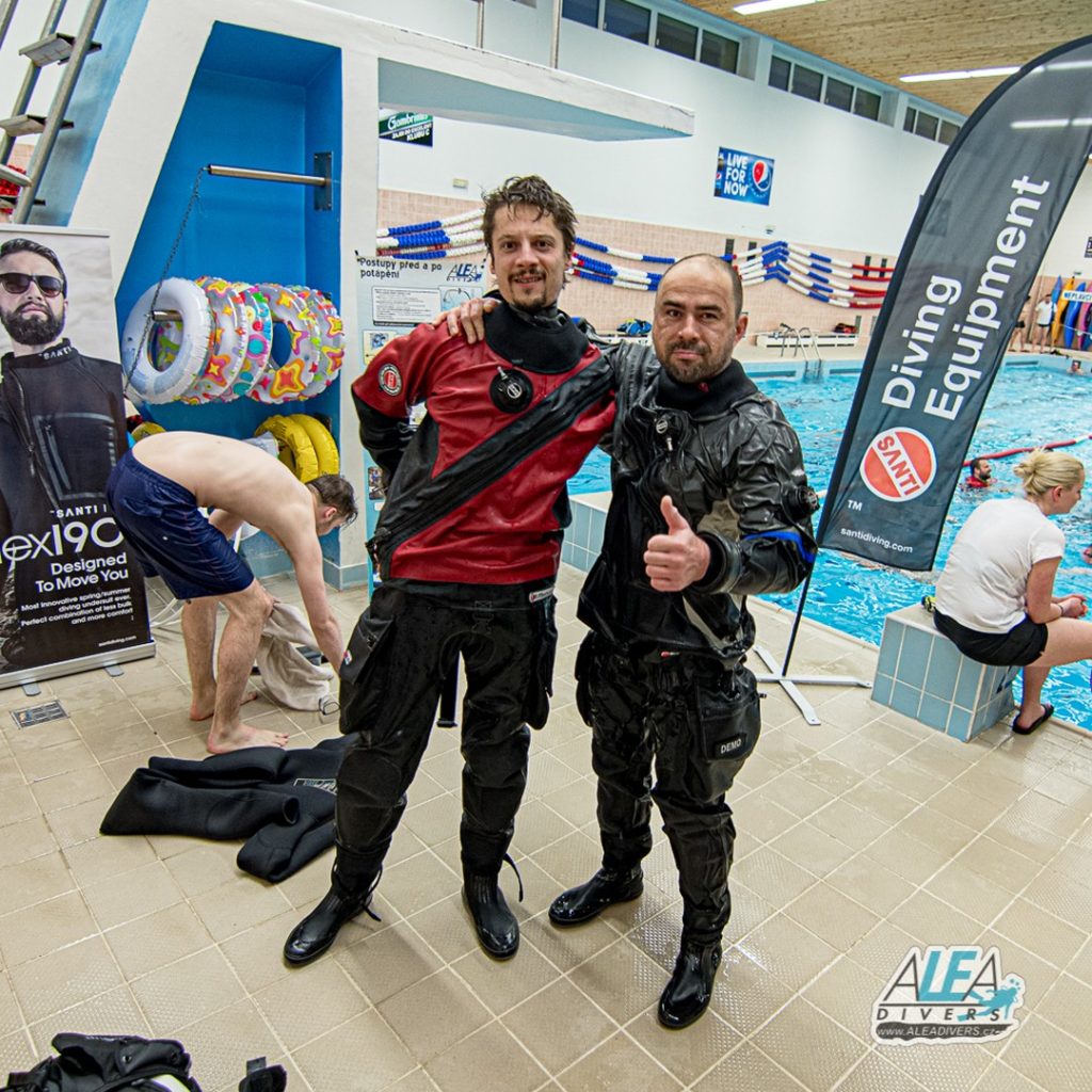 Dry suit diving - potápění v suchém obleku vám prodlouží potápěčskou sezónu na celý rok a to nejen ve sladkých